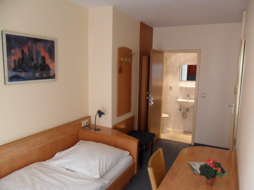 Hotel Europa Pforzheim Habitación foto